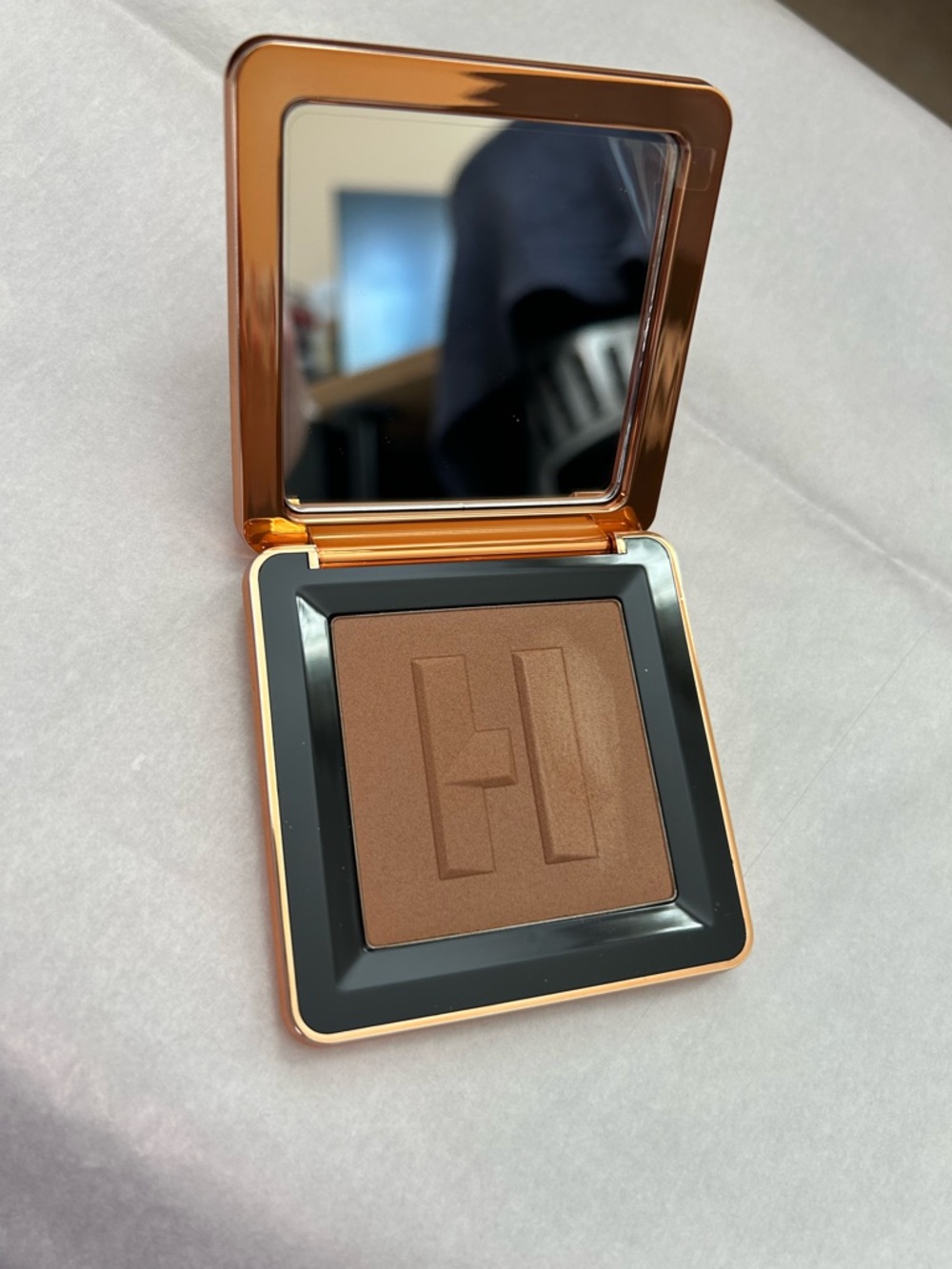 Haus Labs Power Sculpt Velvet Bronzer - Light Level 3 - Picture 4 of 6